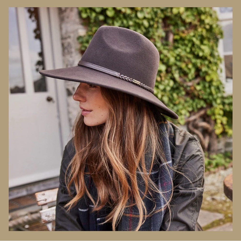 Barbour hat. Size M. olive NWT.